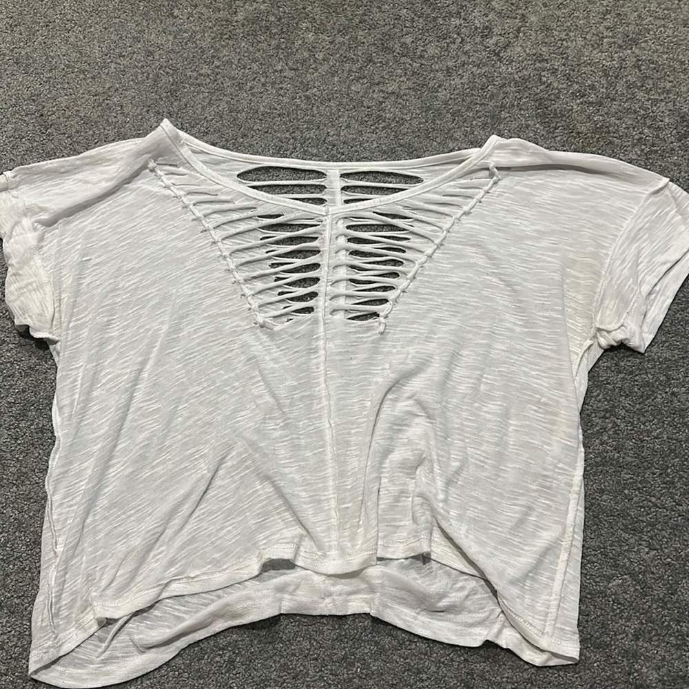 Trendy t-shirt with cut outs